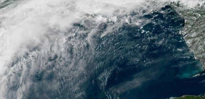 Emerge Arthur frente a las costas de Texas
