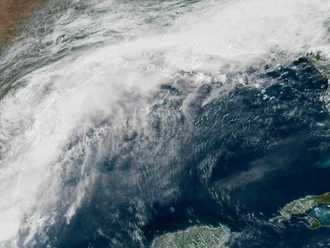 Tormenta tropical Arthur amenaza con generar inundaciones en costa de EEUU en el golfo de México