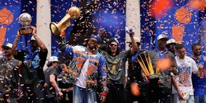 Miles celebran título de la NBA de Knicks en Nueva York