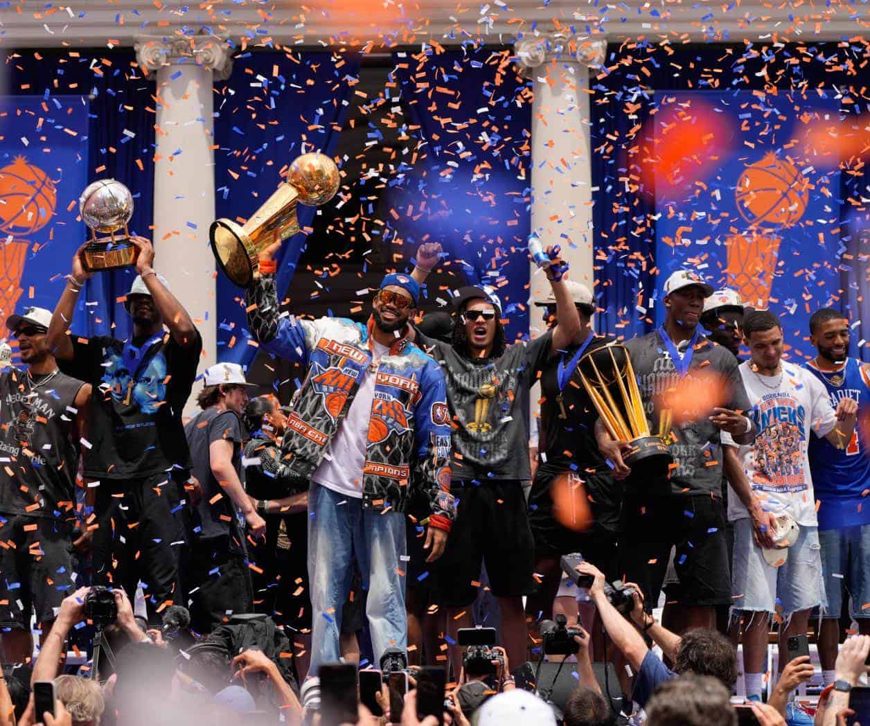 Miles celebran título de la NBA de Knicks en Nueva York