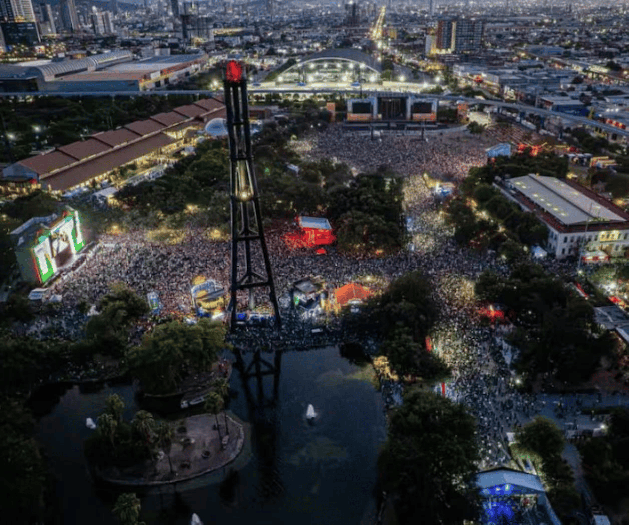 FIFA Fan Fest en Monterrey reúne a más de 100 mil aficionados FIFA Fan Fest en Monterrey reúne a más de 100 mil aficionados