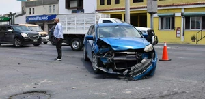 Accidente deja a mujer embarazada en hospital