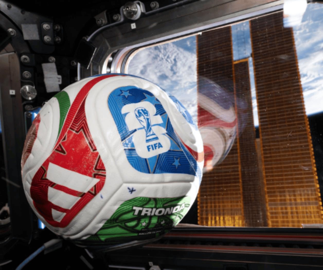 La NASA explica la ciencia detrás de un balón de futbol