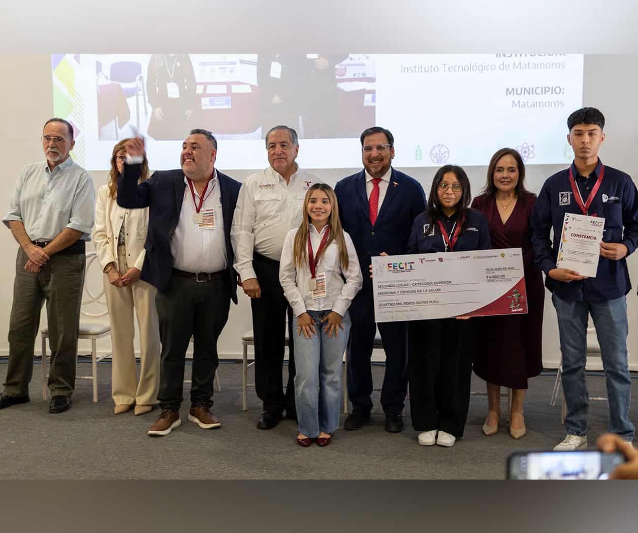  Premian a jóvenes científicos rumbo a feria nacional 2027