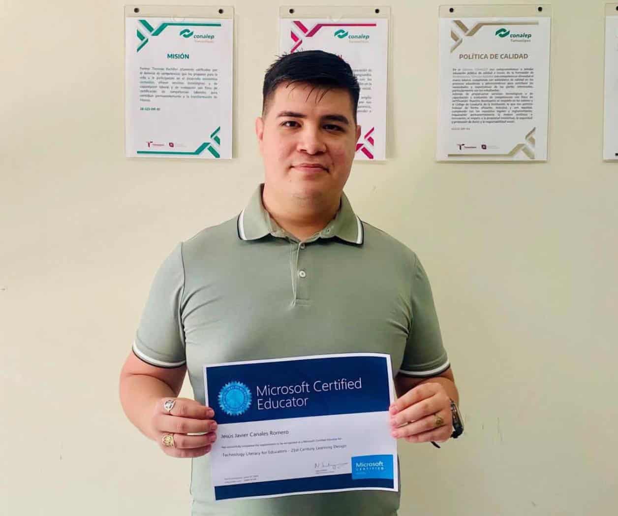 Certifica Microsoft a maestro de Conalep