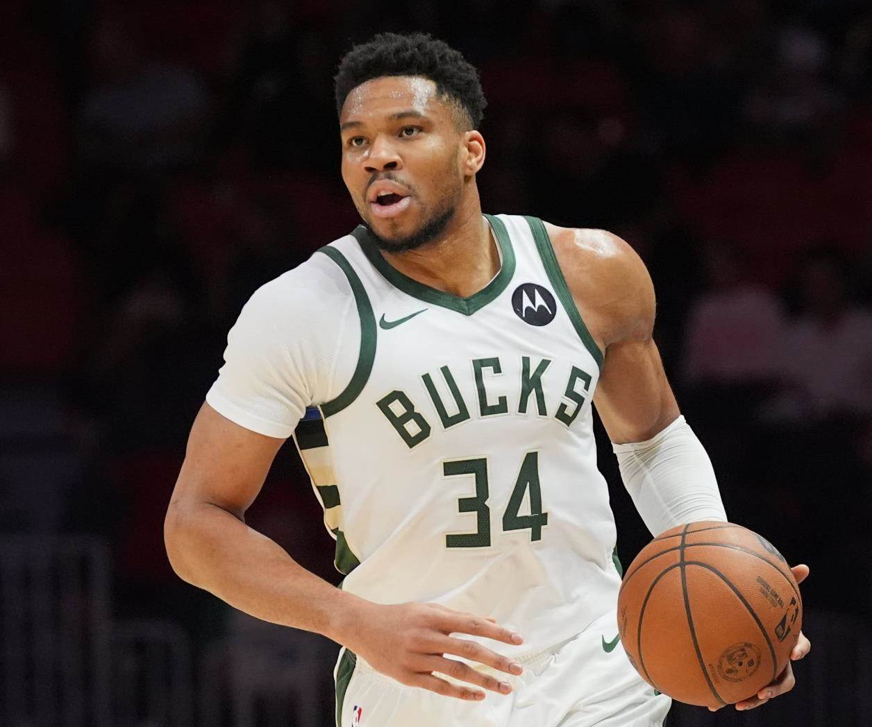 Giannis será traspasado de Bucks al Heat en megacanje