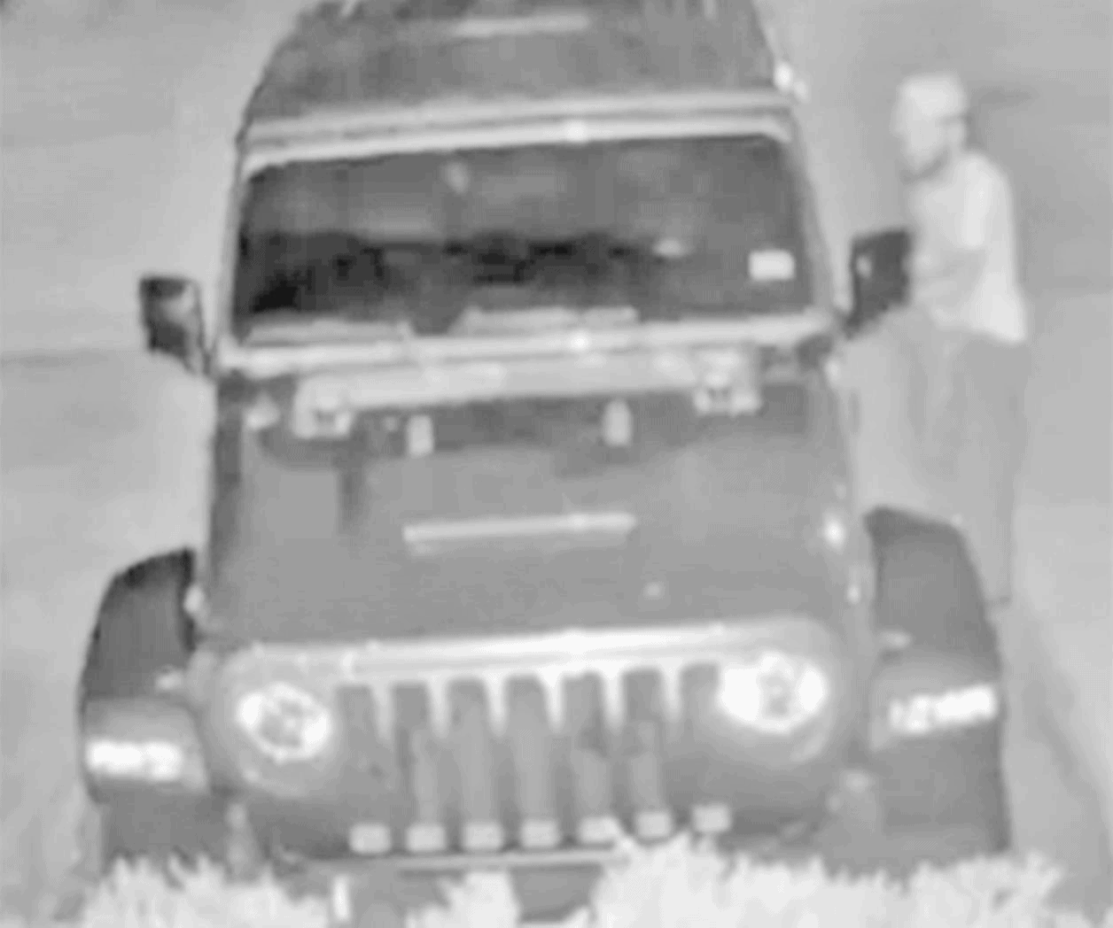 Buscan a sospechoso de hurto de documentos en auto estacionado