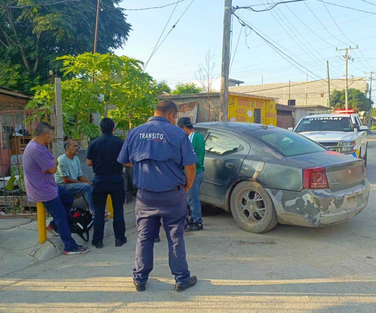 Conductor ebrio destruye barda de vivienda en Río Bravo