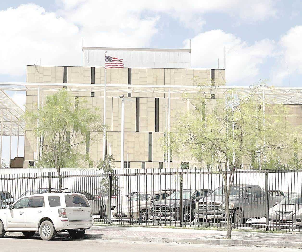 Detienen a tres en Consulado