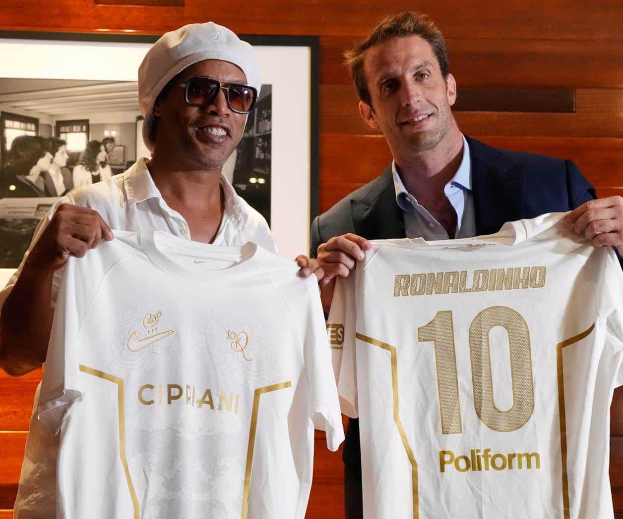 Ronaldinho vuelve al fútbol a los 46