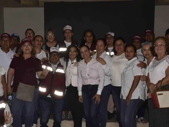 Olga Sosa charla con la comunidad artística y cultural
