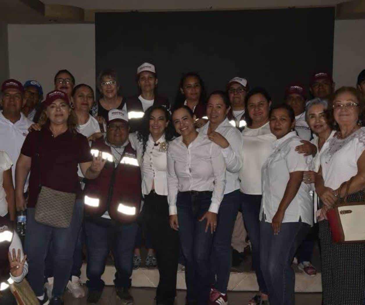 Olga Sosa charla con la comunidad artística y cultural