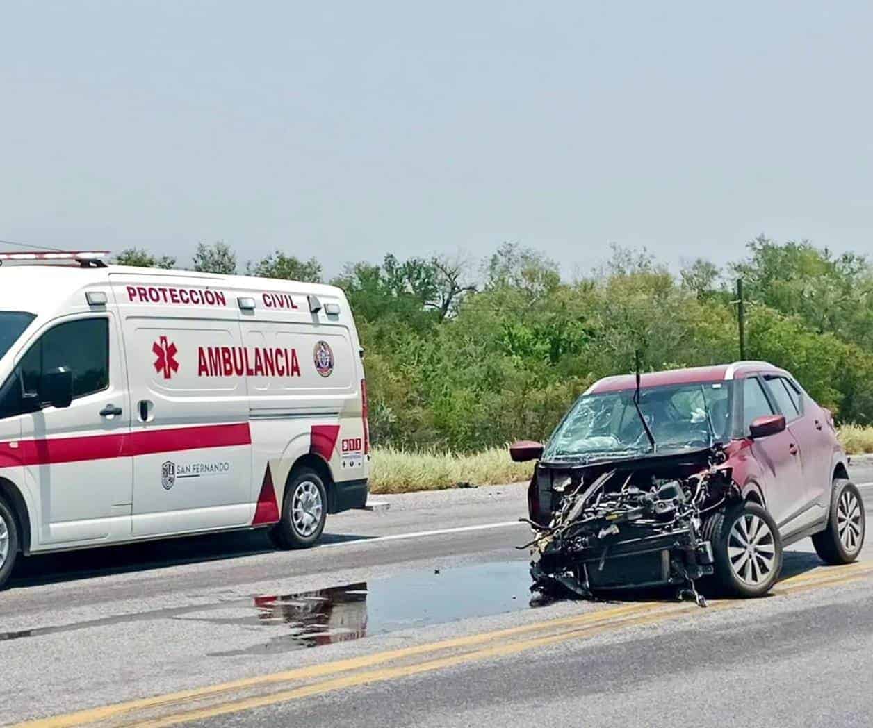 Chocan jóvenes contra tráiler en San Fernando