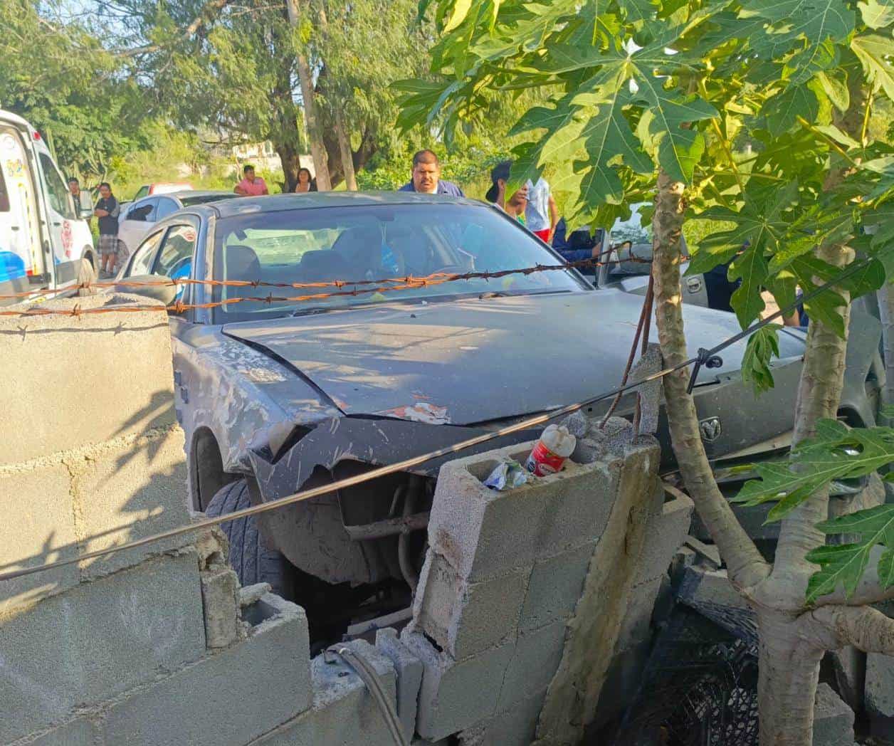 Sale de laborar en Bar y derriba barda de casa; iba tomado