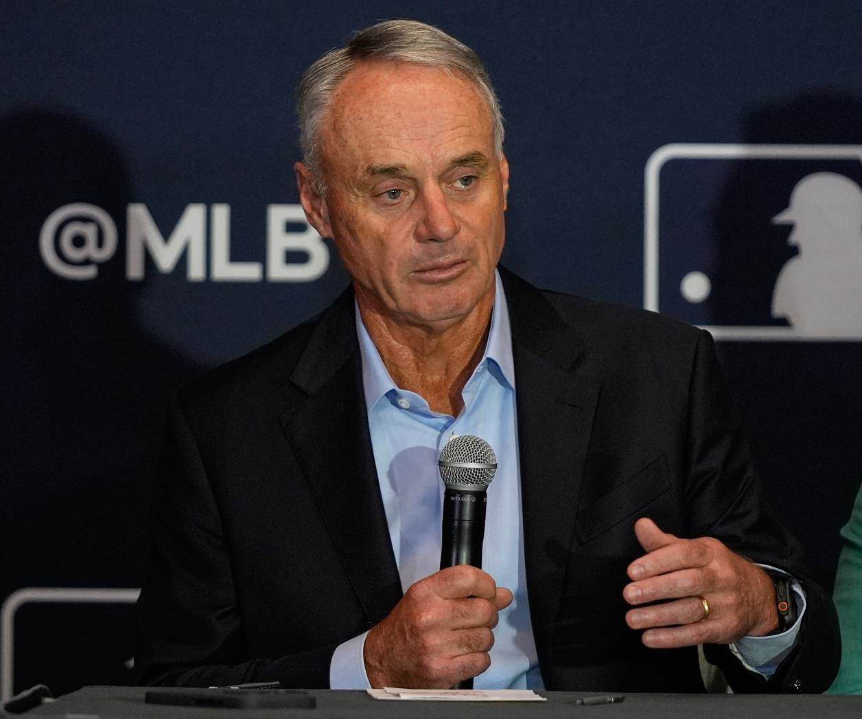 La MLB propone tope salarial; abre un nuevo frente con el sindicato