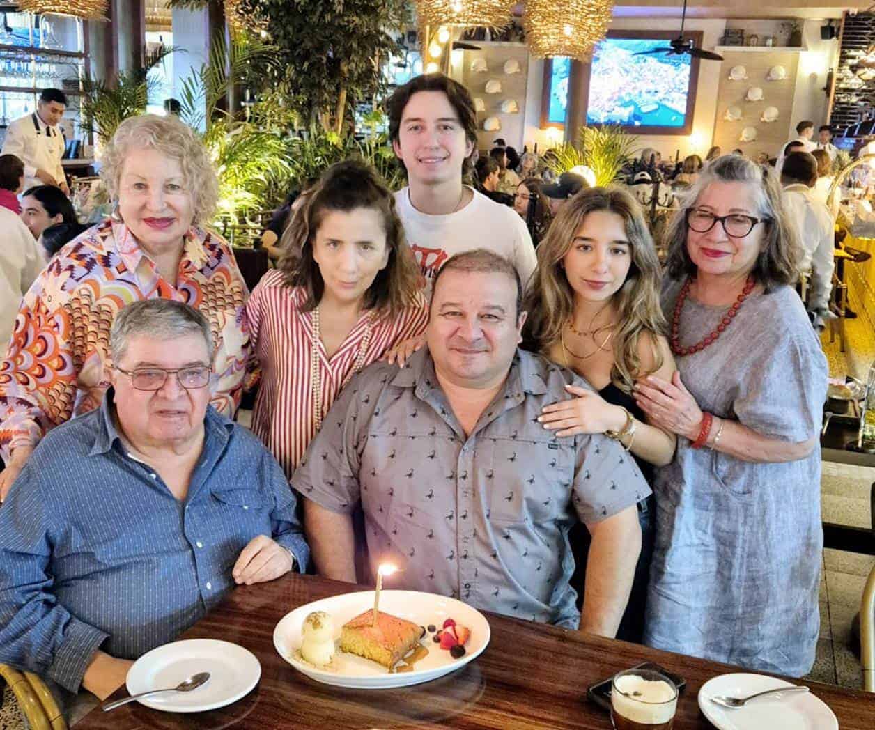 Festeja su cumpleaños