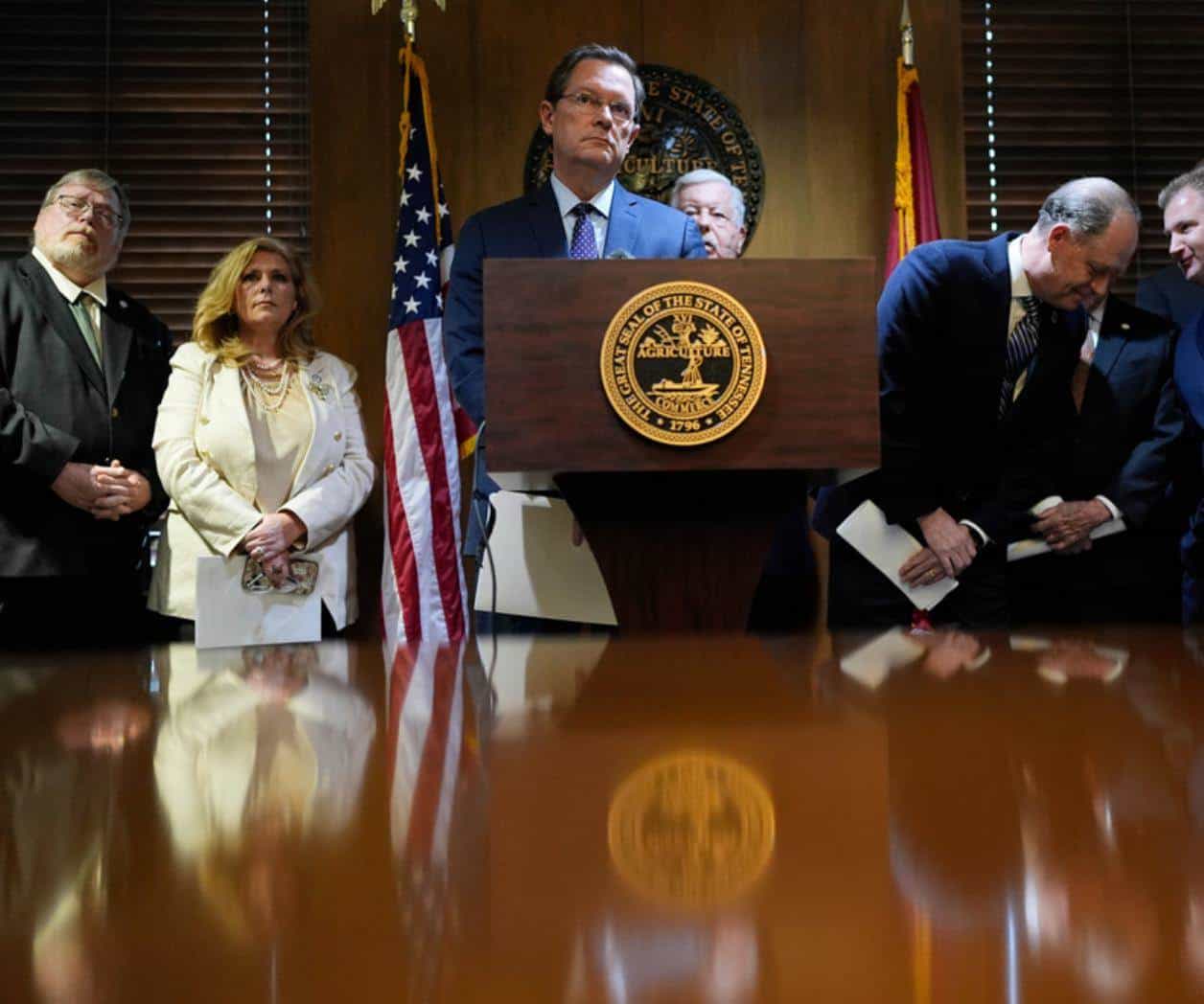 Juez impide temporalmente que Tennessee reporte a niños enfermos a autoridades migratorias