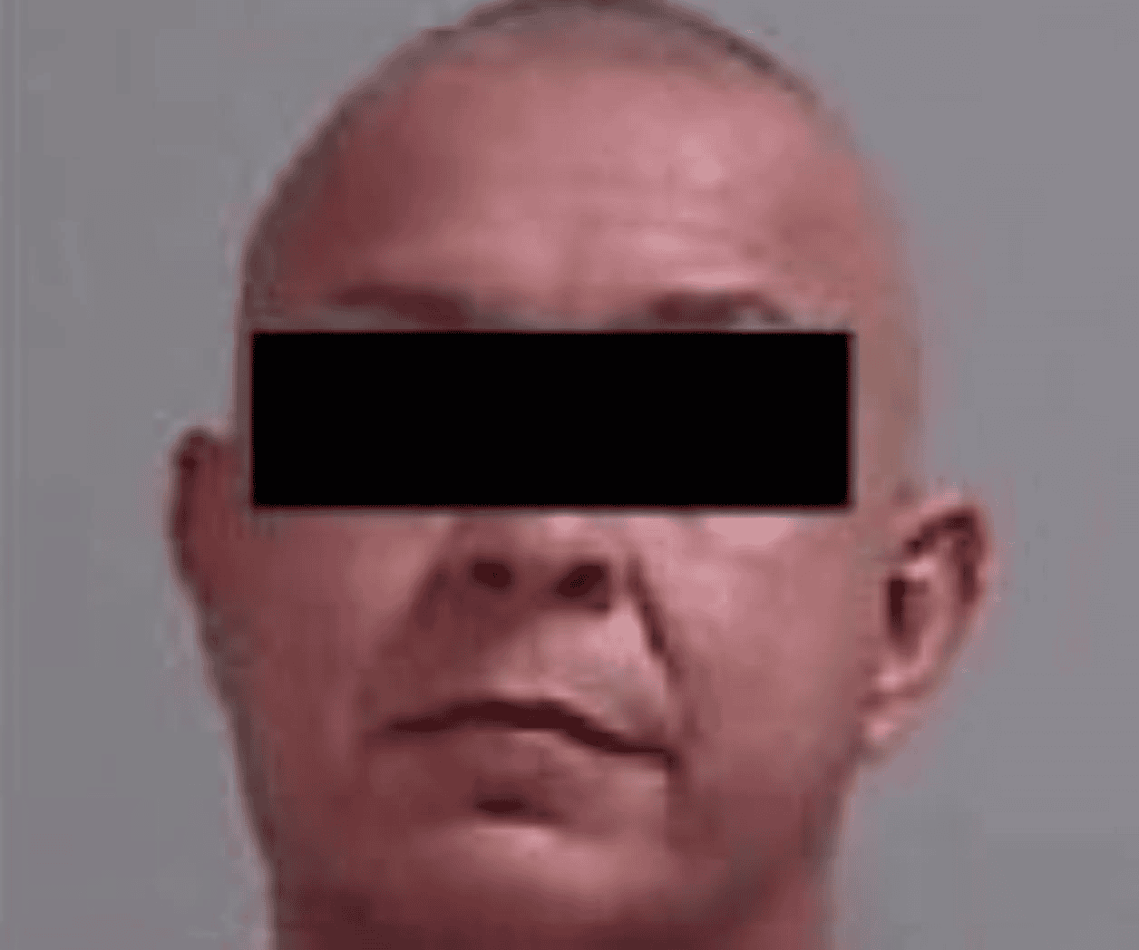Arrestan a hombre por hacerse pasar por policía