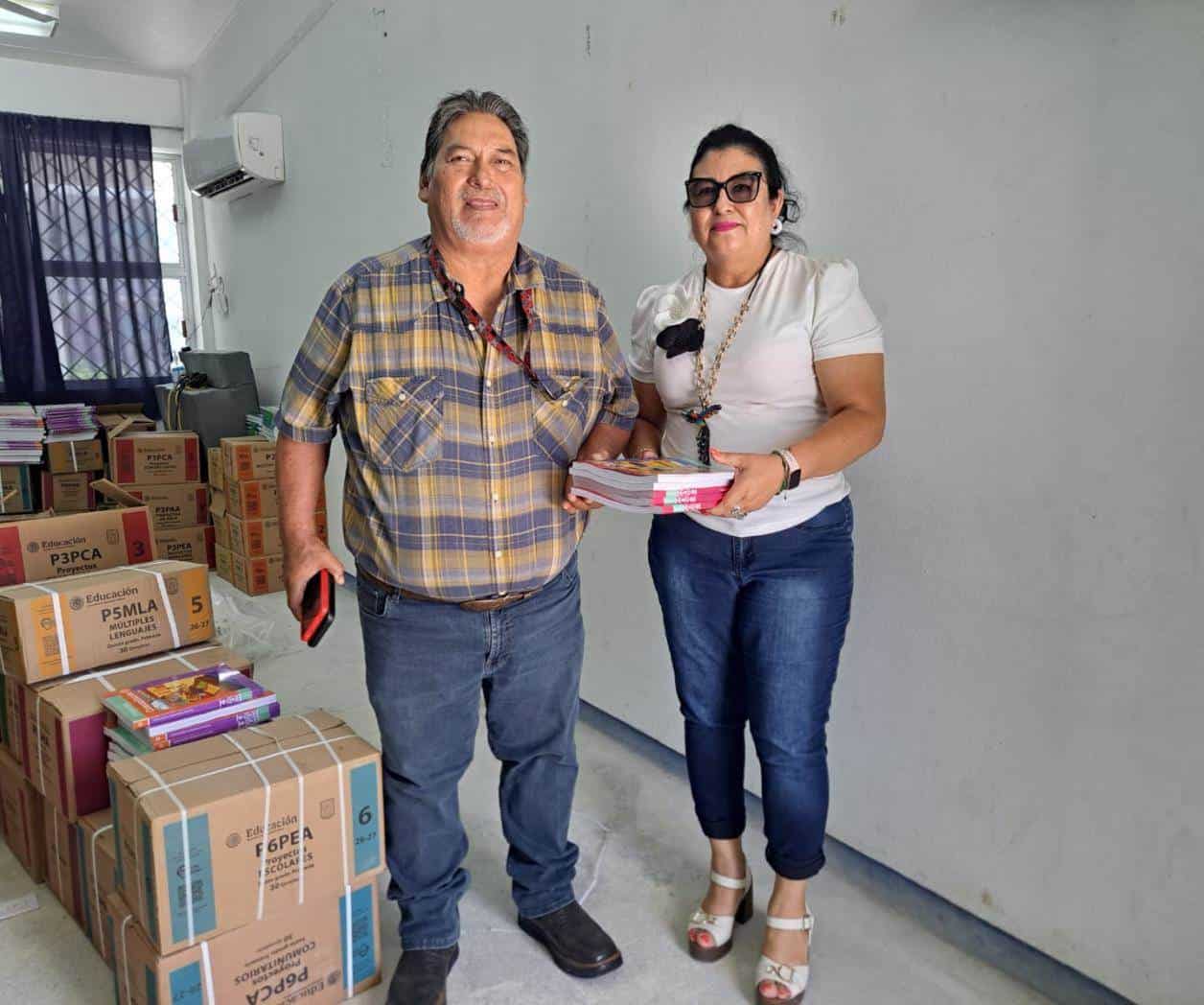 Entregan libros de texto para el ciclo 2026-27