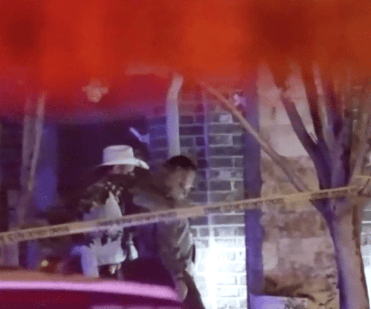 Menor de edad halla muertos a su madre y padrastro