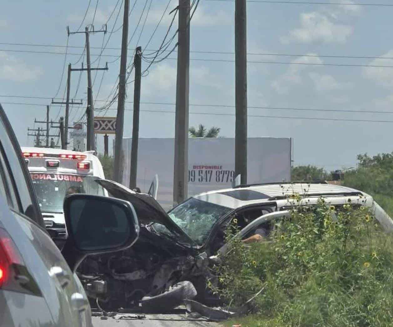 Registran fuerte colisión de 2 Jeep en Brecha 112