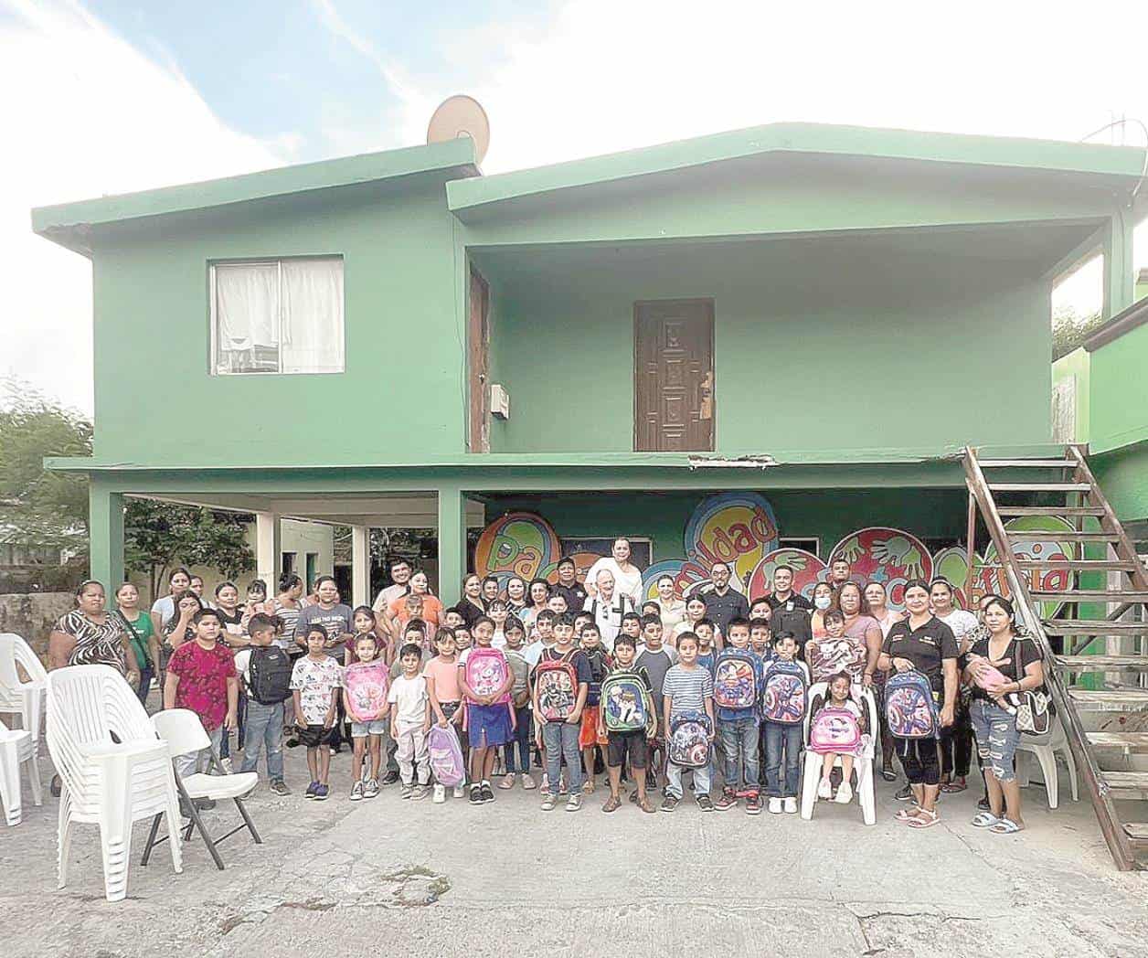 ‘Mochilón’ cumple una década llevando útiles escolares a niños ‘Mochilón’ cumple una década llevando útiles escolares a niños
