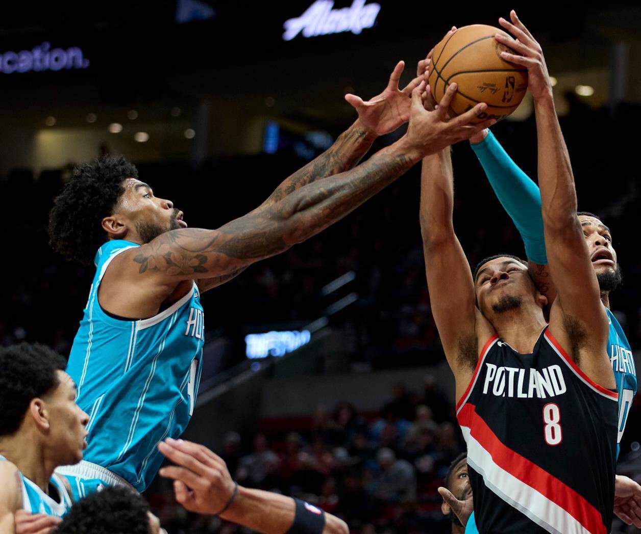Hornets envían a miles Bridges a Suns