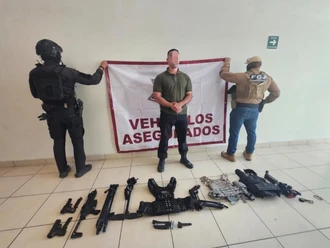 Aseguran a sujeto con armas de utilería en La Playita