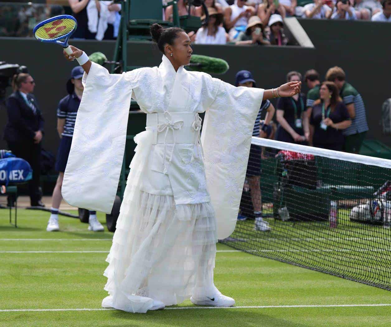 Deslumbra Osaka con kimono en Wimbledon