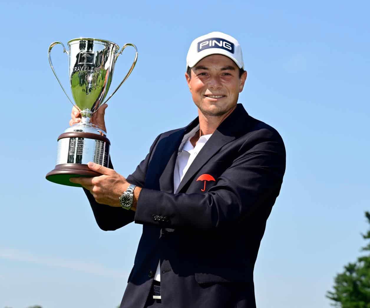Gana Viktor Hovland el Travelers en desempate