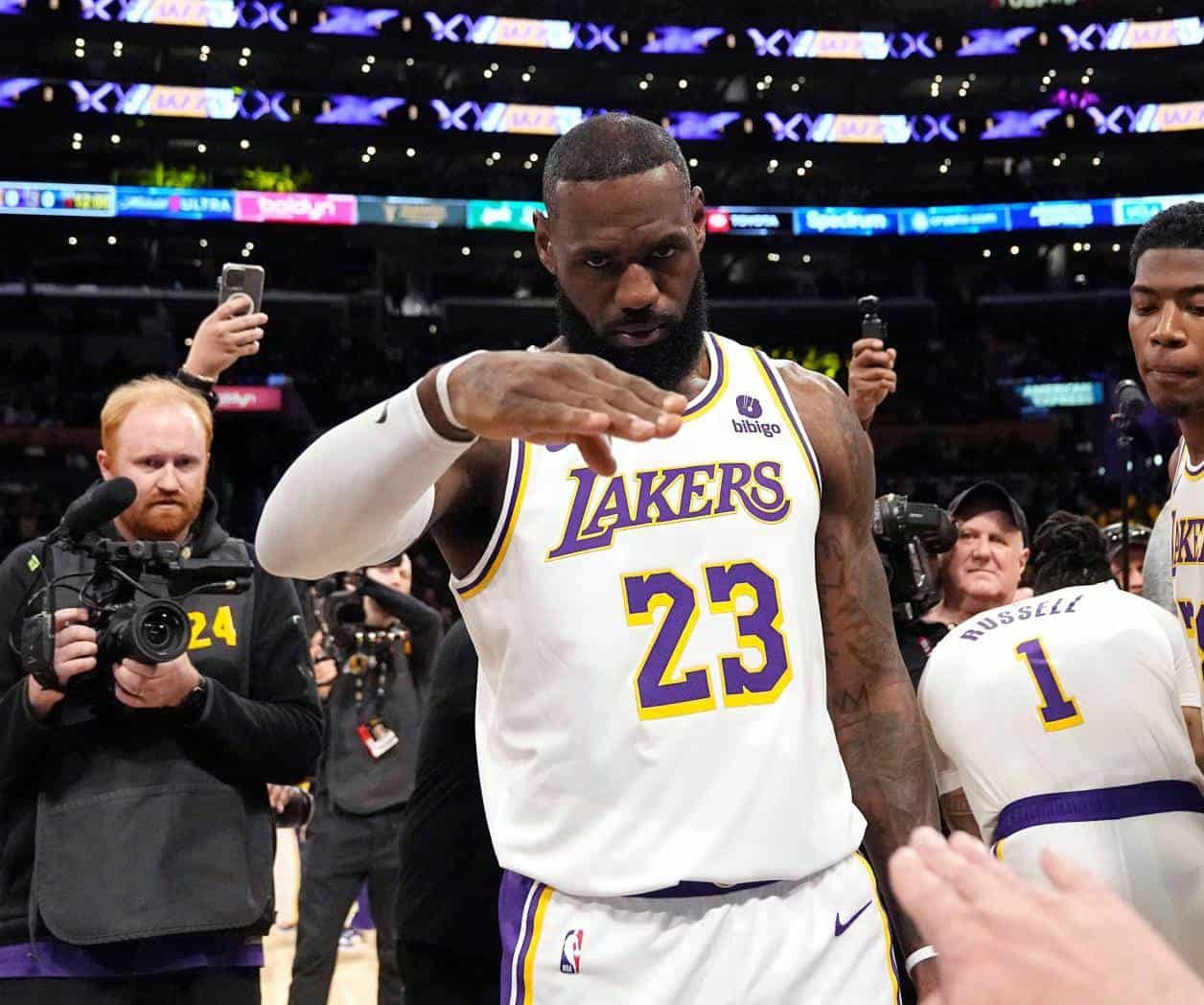 LeBron James vuelve a ser el centro de atención