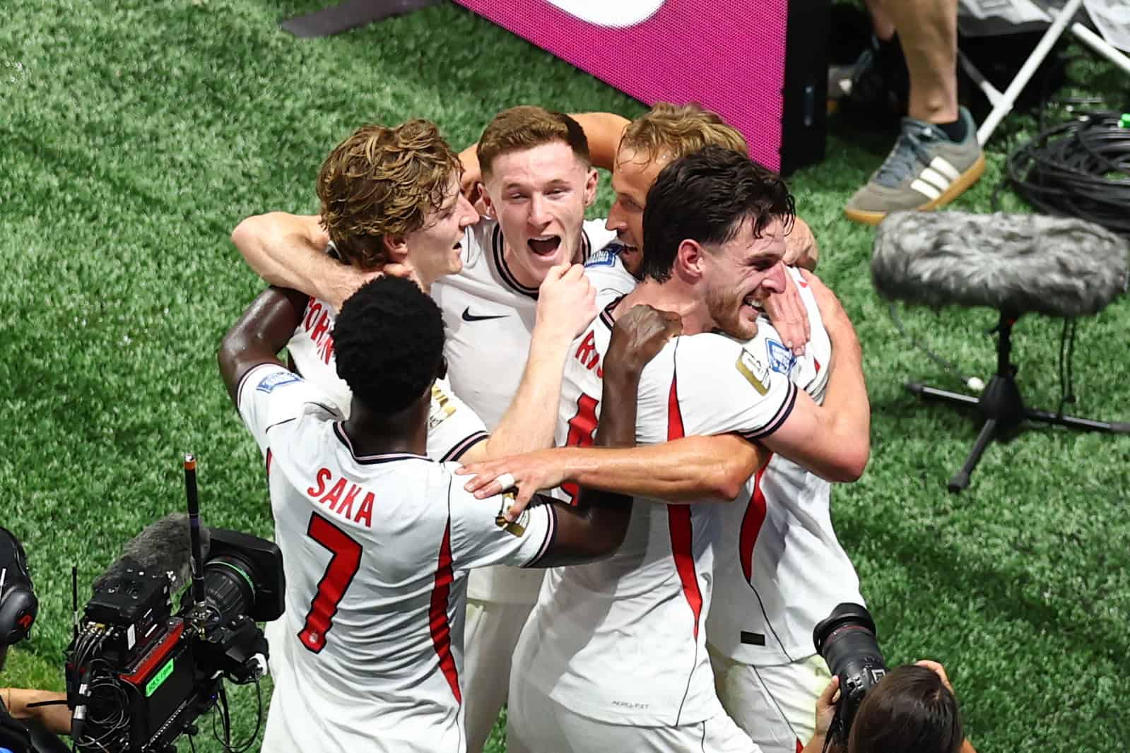 Remonta Inglaterra ante el Congo y será rival de México