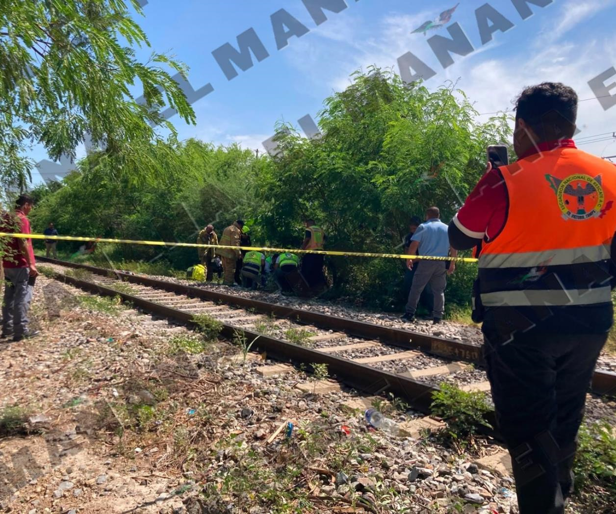 Tren cercena piernas a mujer en Victoria