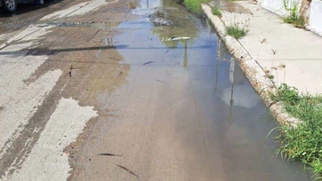 Desperdician agua y COMAPA no responde