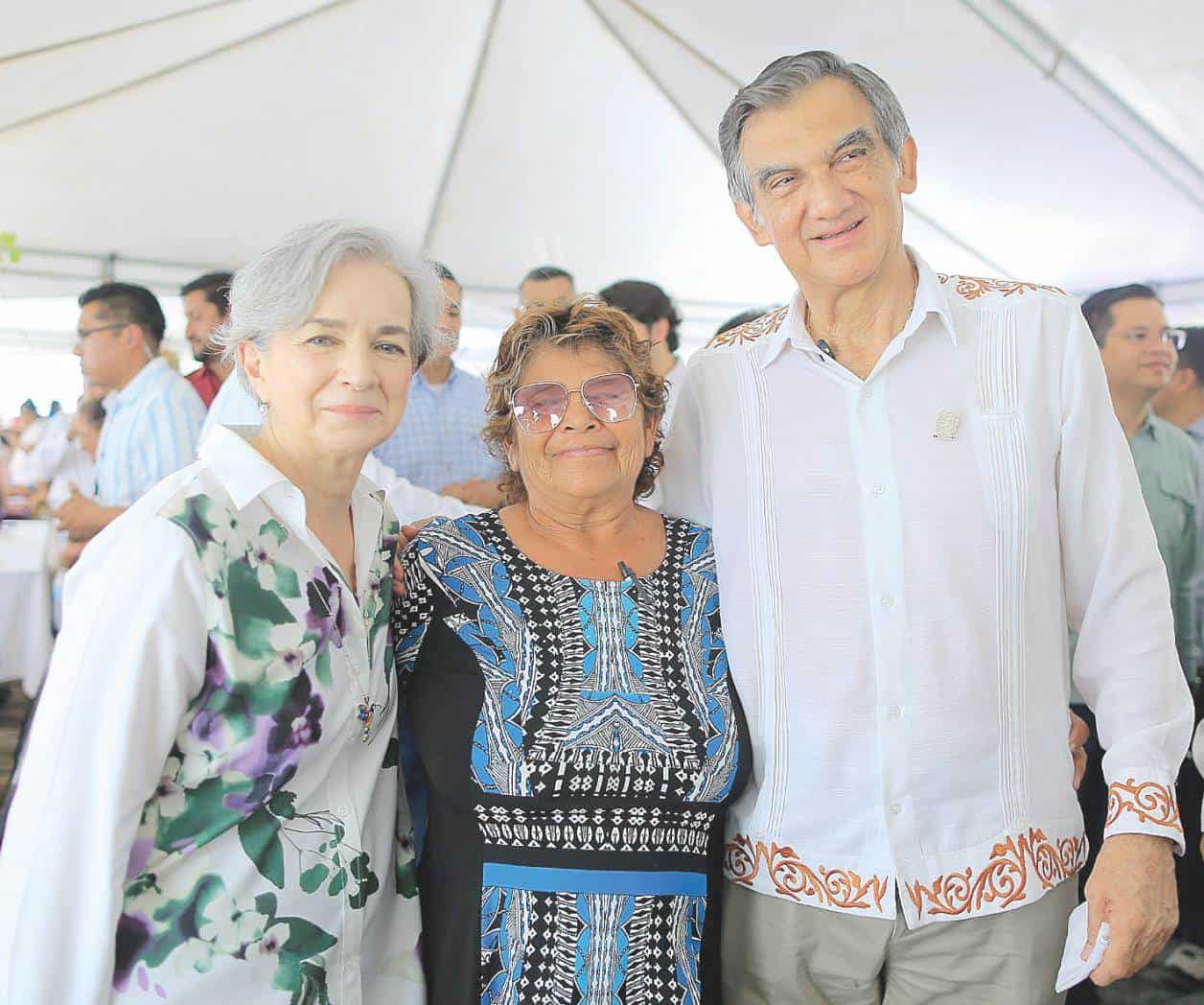 Llegan apoyos de DIF a González