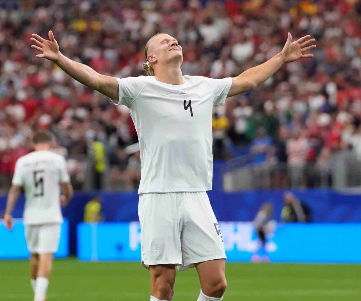 Con gol, Haaland escribe la historia para Noruega