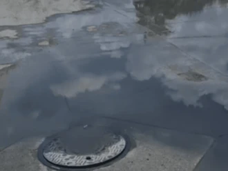 Fugas de aguas negras aquejan a dos colonias