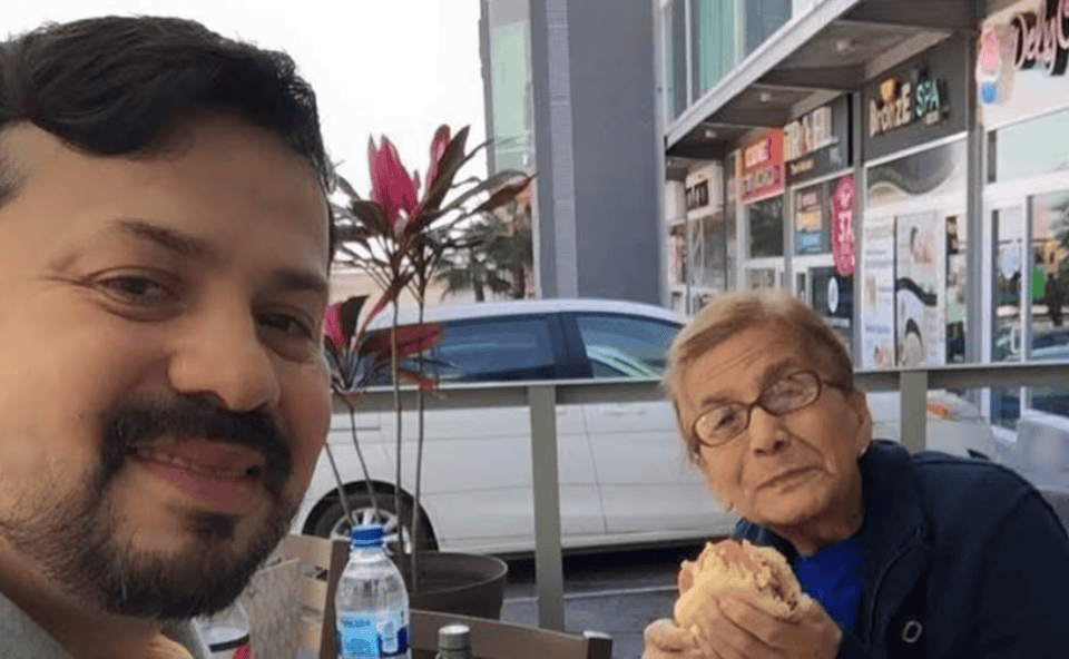 Arturo y Melenie apoyan a Cruz Martínez tras luto