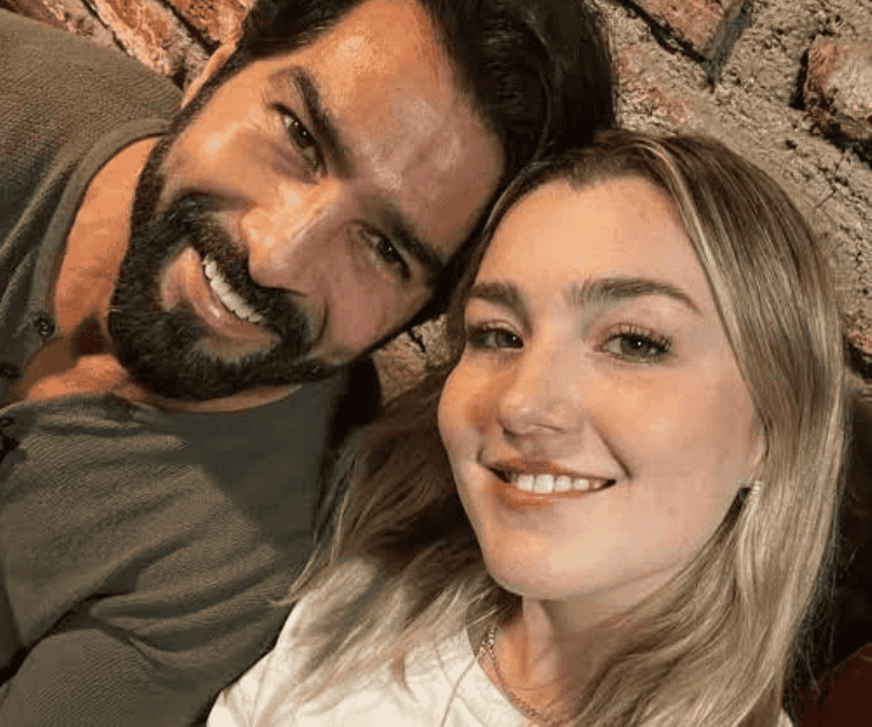 Arropan a Cruz Martínez tras muerte de su madre