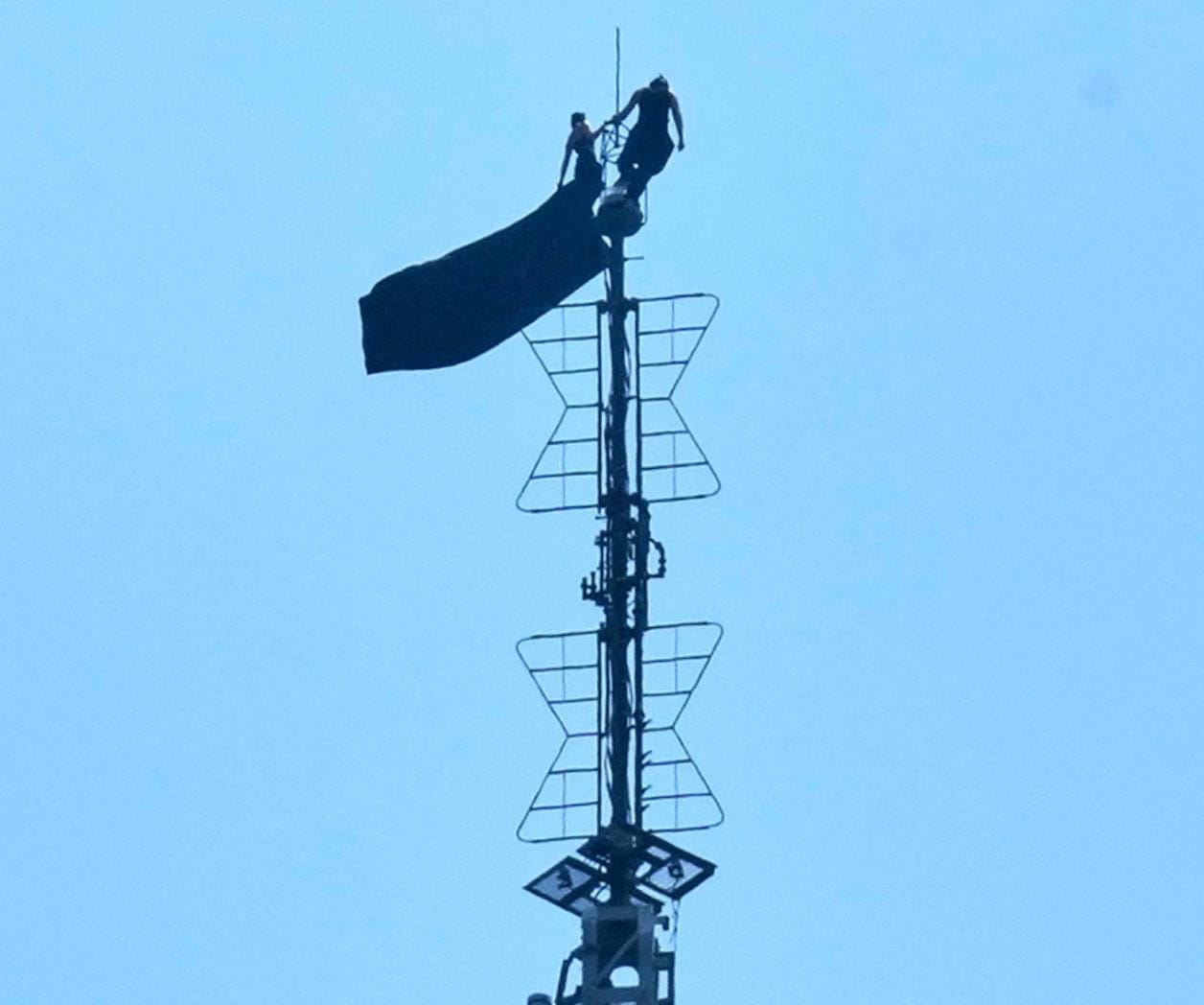 Arrestan a pareja tras escalar la antena del edificio Empire State para propuesta de matrimonio