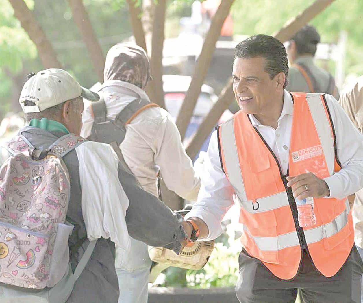 Lalo Gattás realiza recorrido para supervisar servicios públicos en Victoria