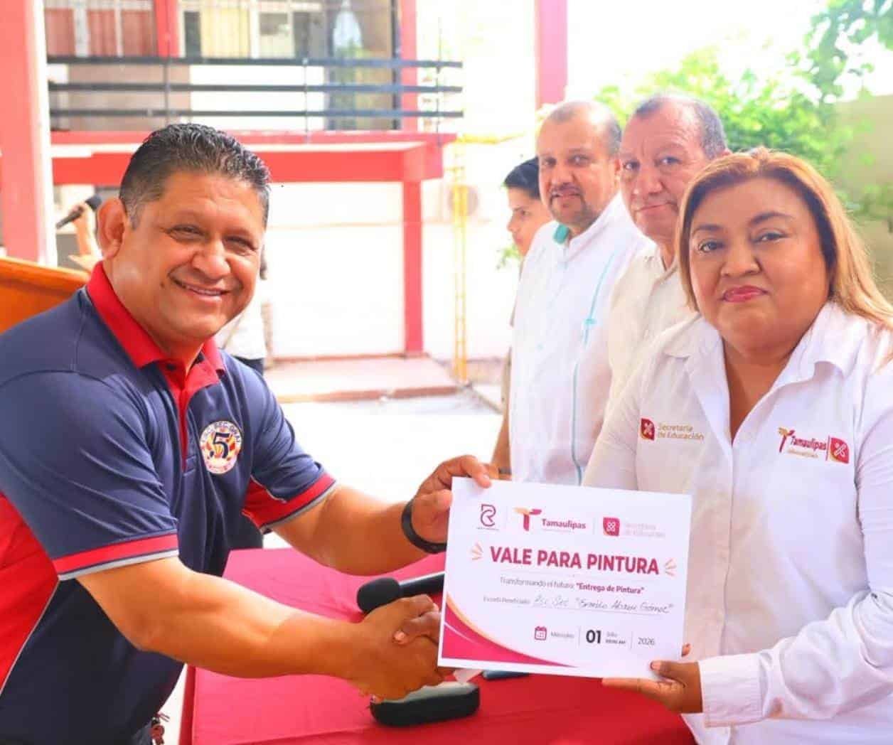 SET entrega pintura a 51 escuelas de nivel básico