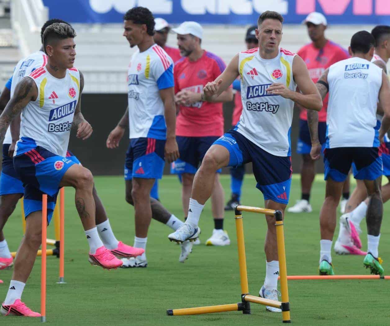 Chocan la Colombia de Lorenzo y la Ghana de Queiroz
