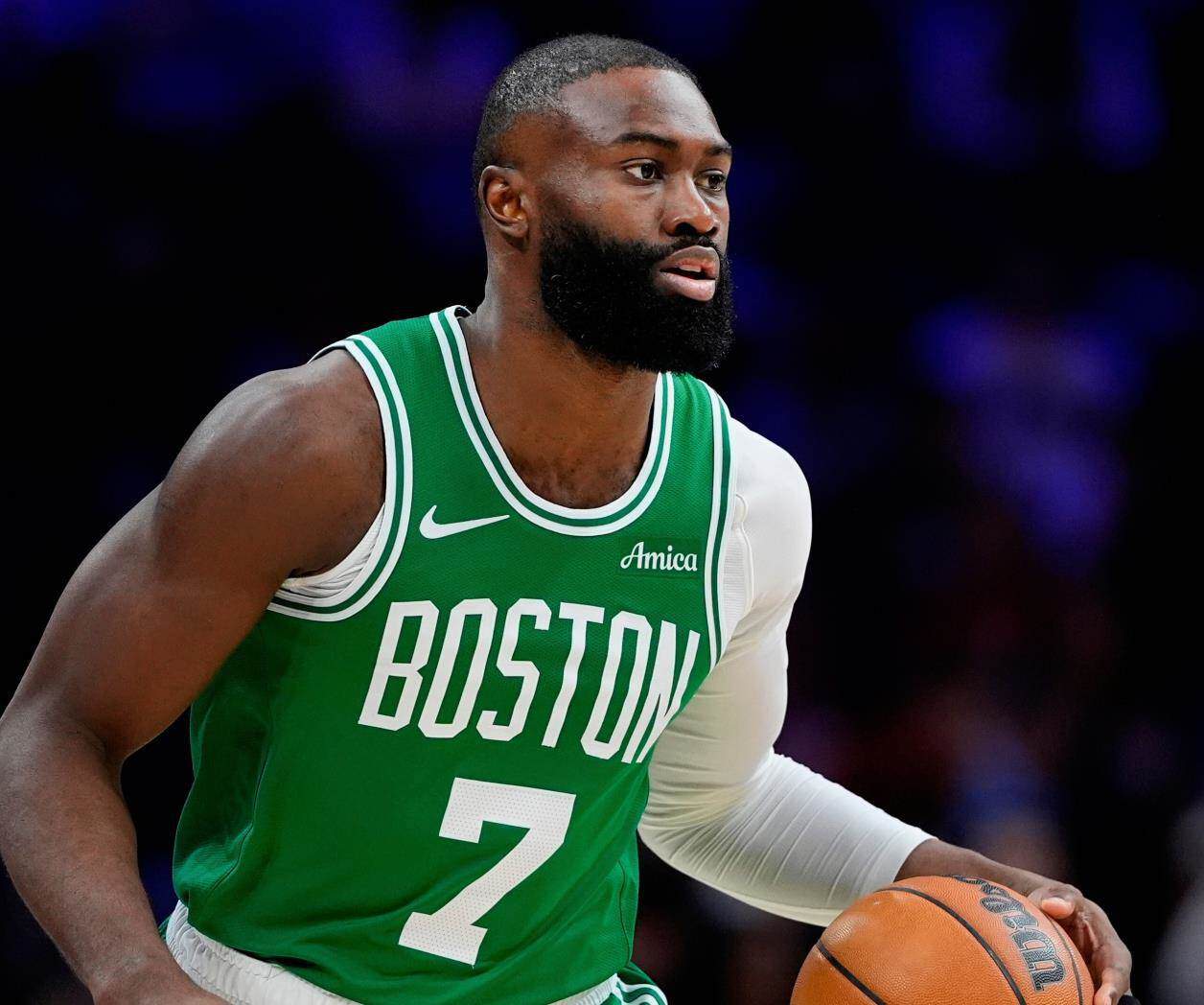 Celtics confirman traspaso de Jaylen Brown a los 76ers