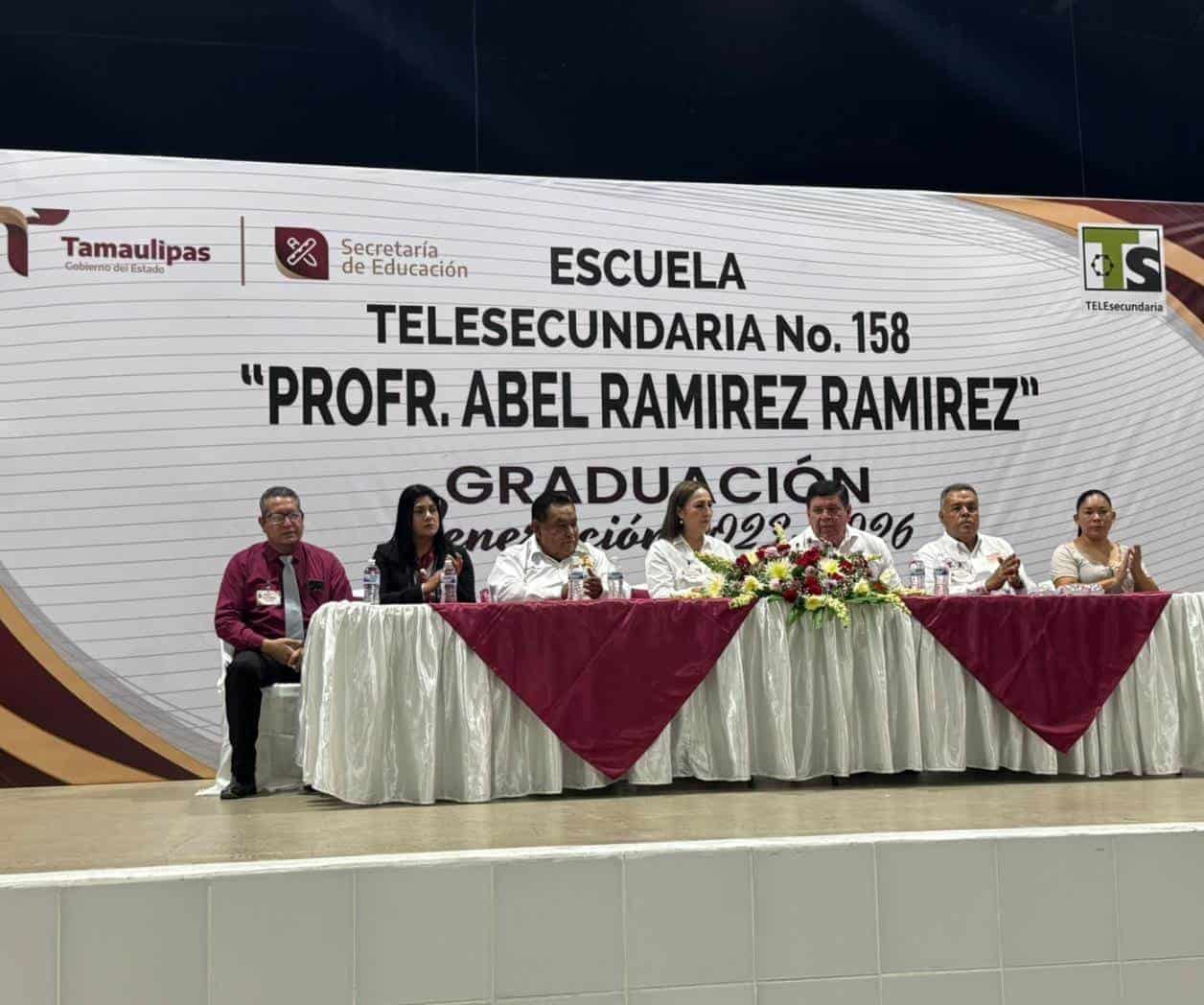 Enrique Meléndez mide  fuerza rumbo al SNTE