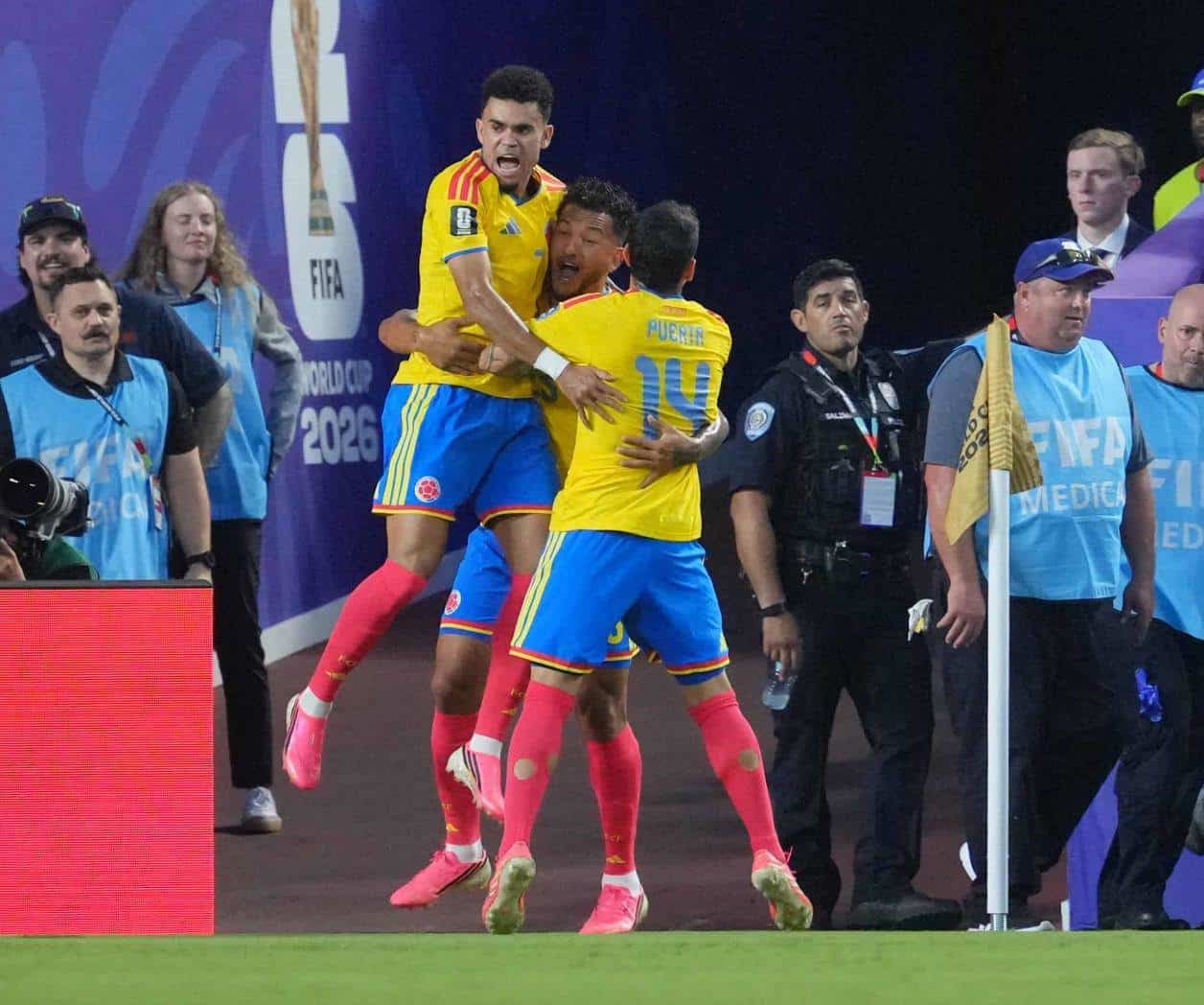 Colombia se queda con último boleto a octavos