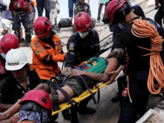 La tragedia, el ir y venir de rescatistas y las ayudas en Caracas