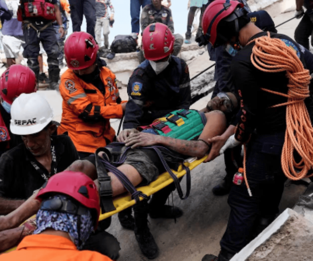 La tragedia, el ir y venir de rescatistas y las ayudas en Caracas La tragedia, el ir y venir de rescatistas y las ayudas en Caracas