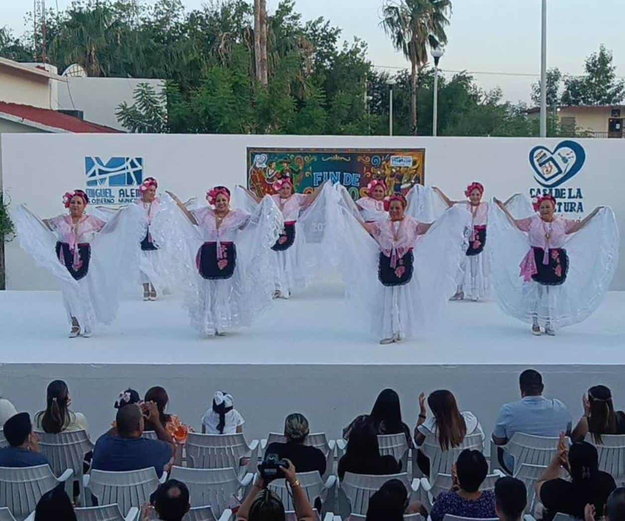 Disfrutan familias del tradicional Festival de fin de cursos de la Casa de la Cultura