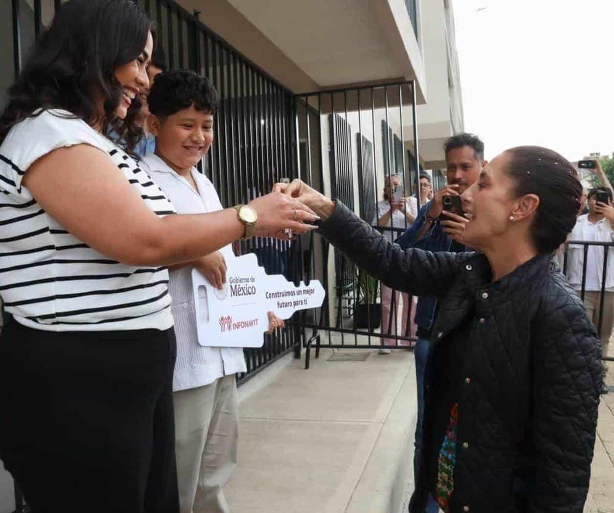 Claudia Sheinbaum va por  1.8 millones de viviendas